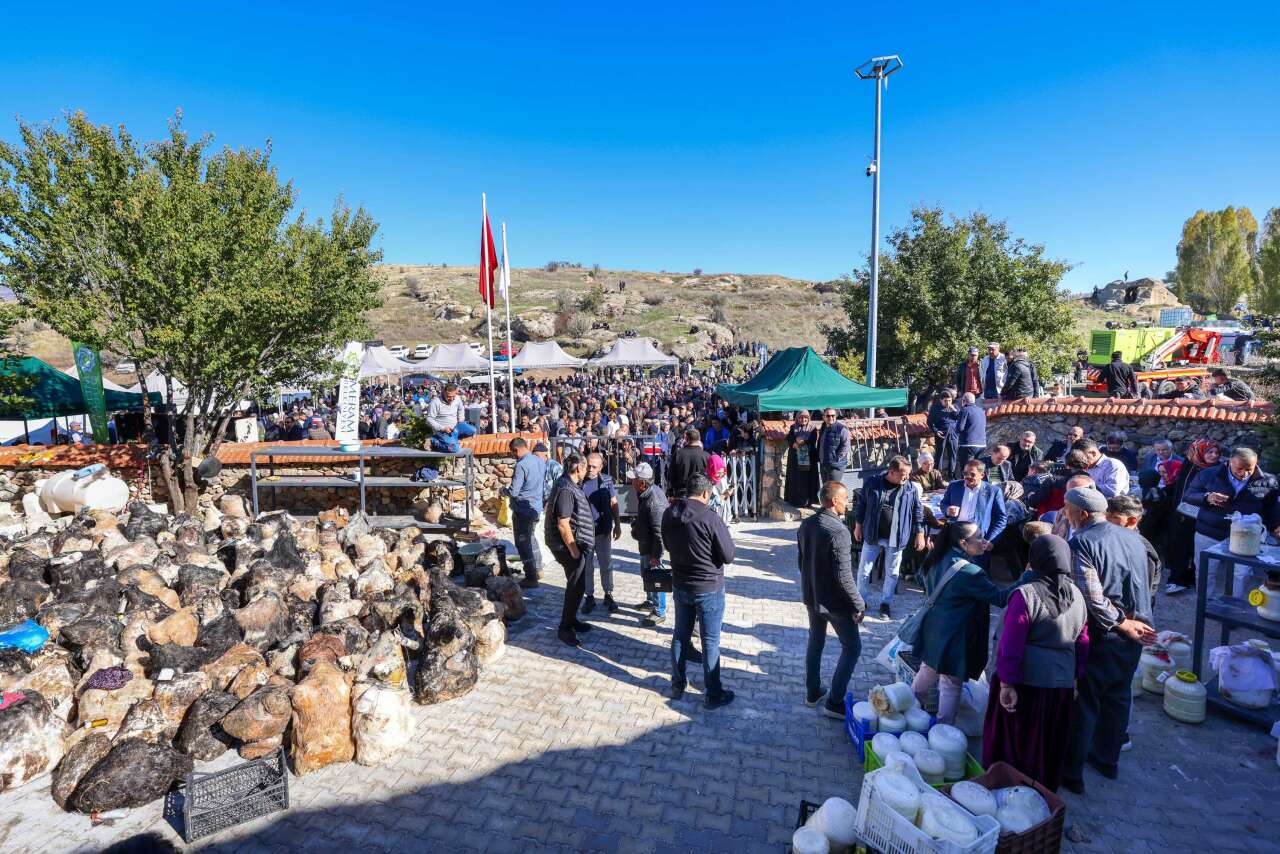 Konya’nın mağaralarında aylarca bekledi! Asırlık lezzet için uzun kuyruklar oluştu 11